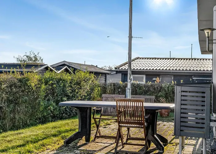 Semesterbostad Skarthi - 200m From The Sea By Interhome